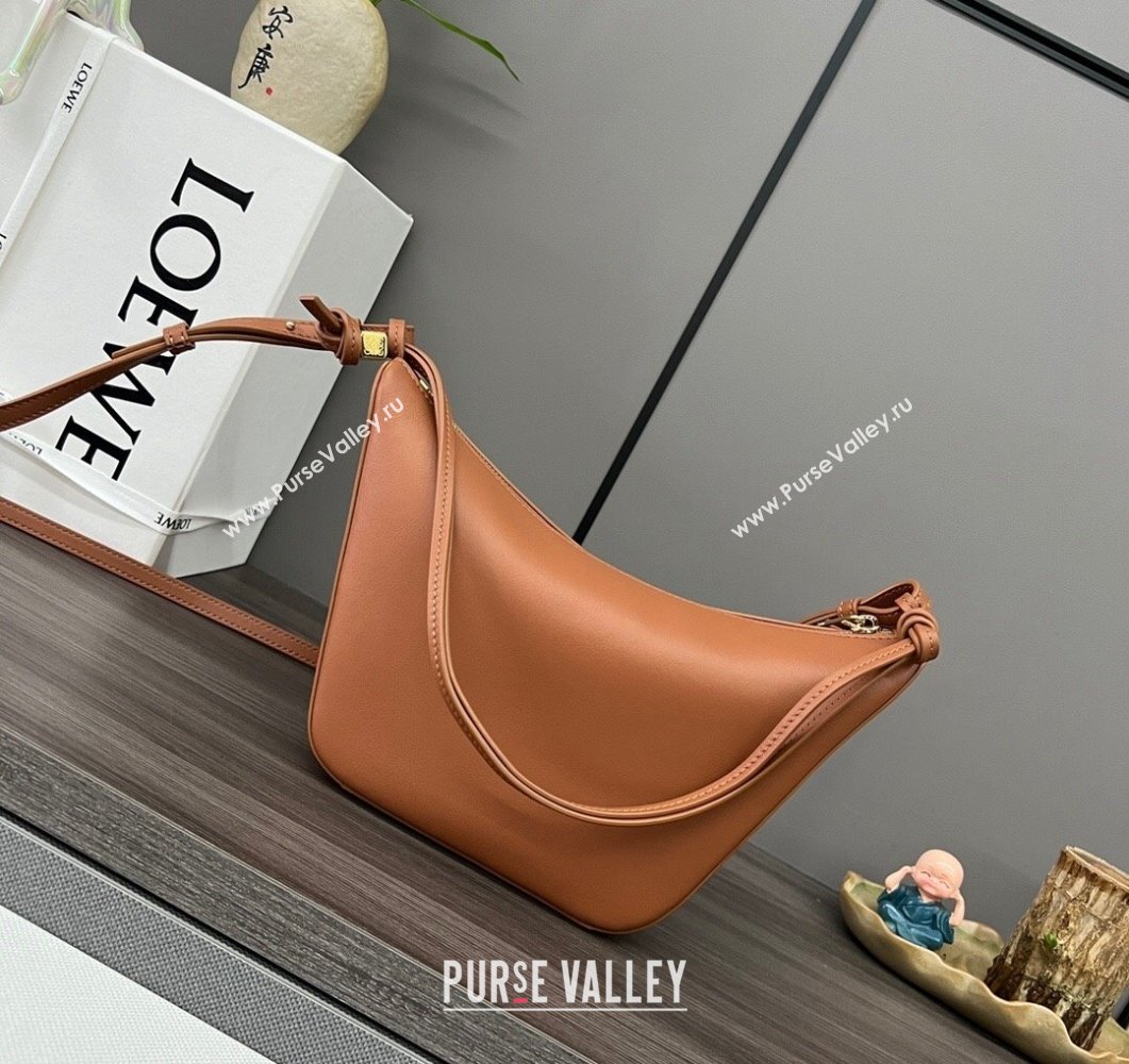 Loewe Mini Hammock Hobo bag in Classic Calfskin Brown 2023 262315 (Ys-230908096)