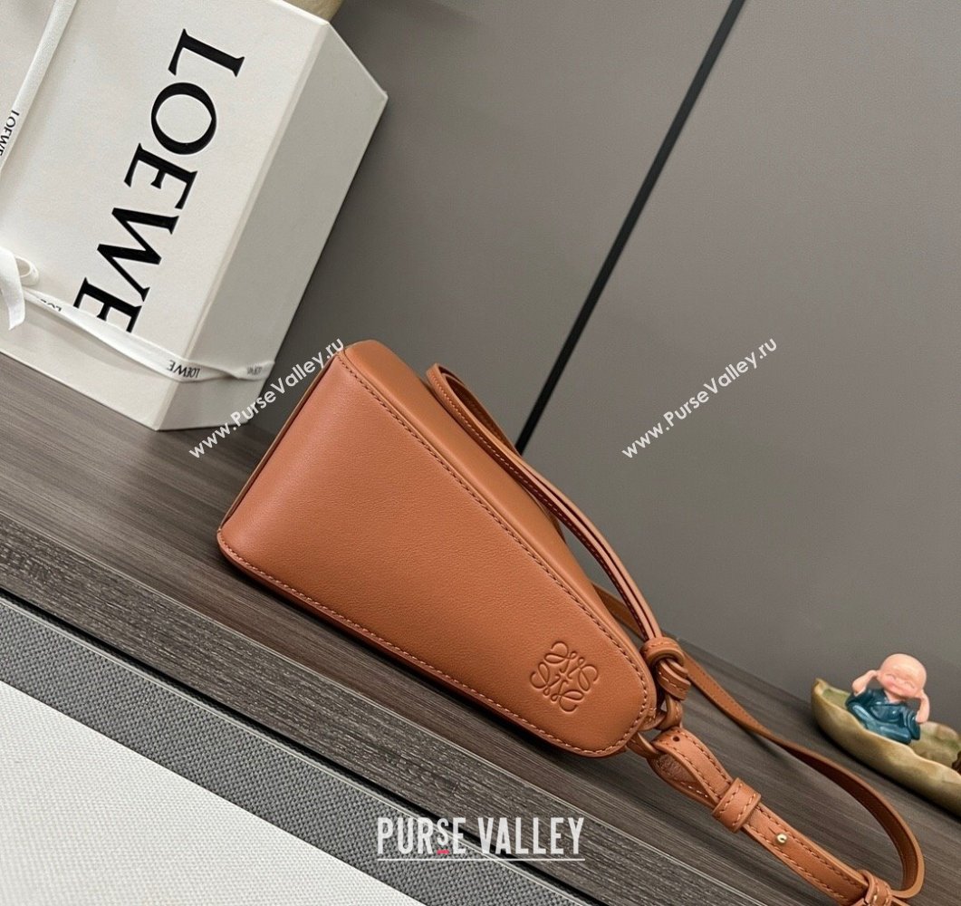 Loewe Mini Hammock Hobo bag in Classic Calfskin Brown 2023 262315 (Ys-230908096)