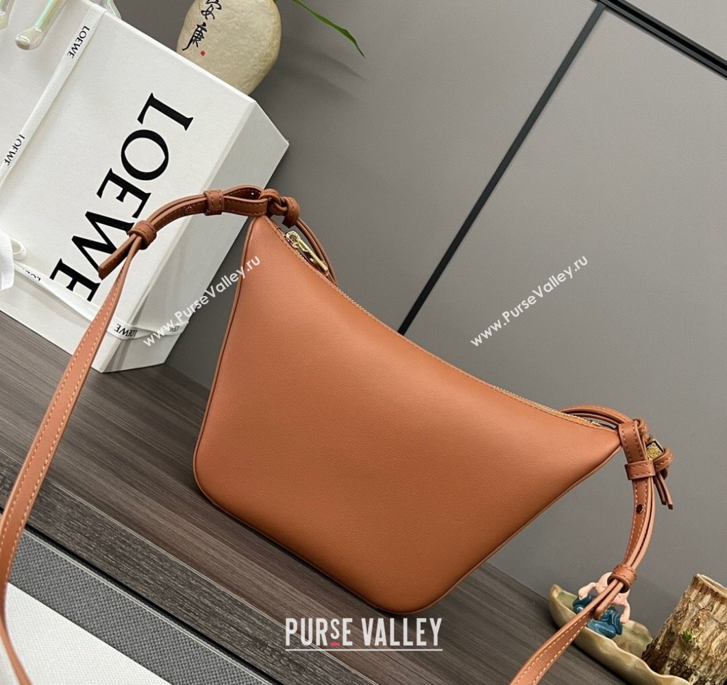 Loewe Mini Hammock Hobo bag in Classic Calfskin Brown 2023 262315 (Ys-230908096)