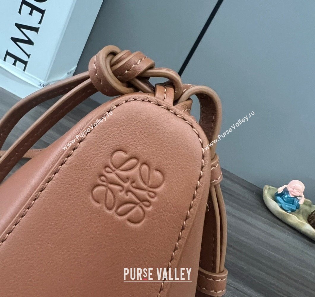 Loewe Mini Hammock Hobo bag in Classic Calfskin Brown 2023 262315 (Ys-230908096)