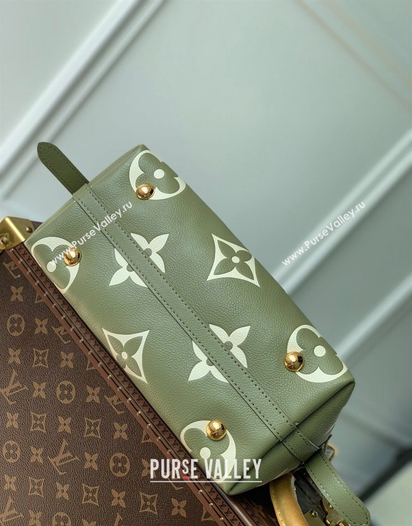 Louis Vuitton Carryall PM Hobo Bag in Oversized Monogram Leather M46672 Green 2023 (KI-230907048)