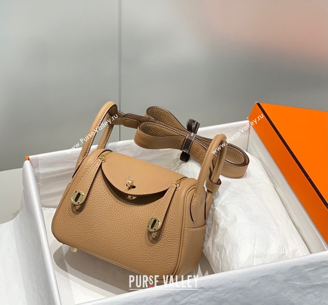 Hermes Lindy Mini Bag 19cm in Grainy Calfskin Milky Tea Brown 2023 (FL-230908013)