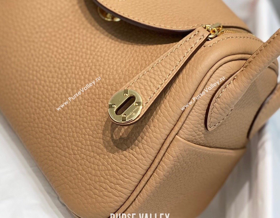 Hermes Lindy Mini Bag 19cm in Grainy Calfskin Milky Tea Brown 2023 (FL-230908013)