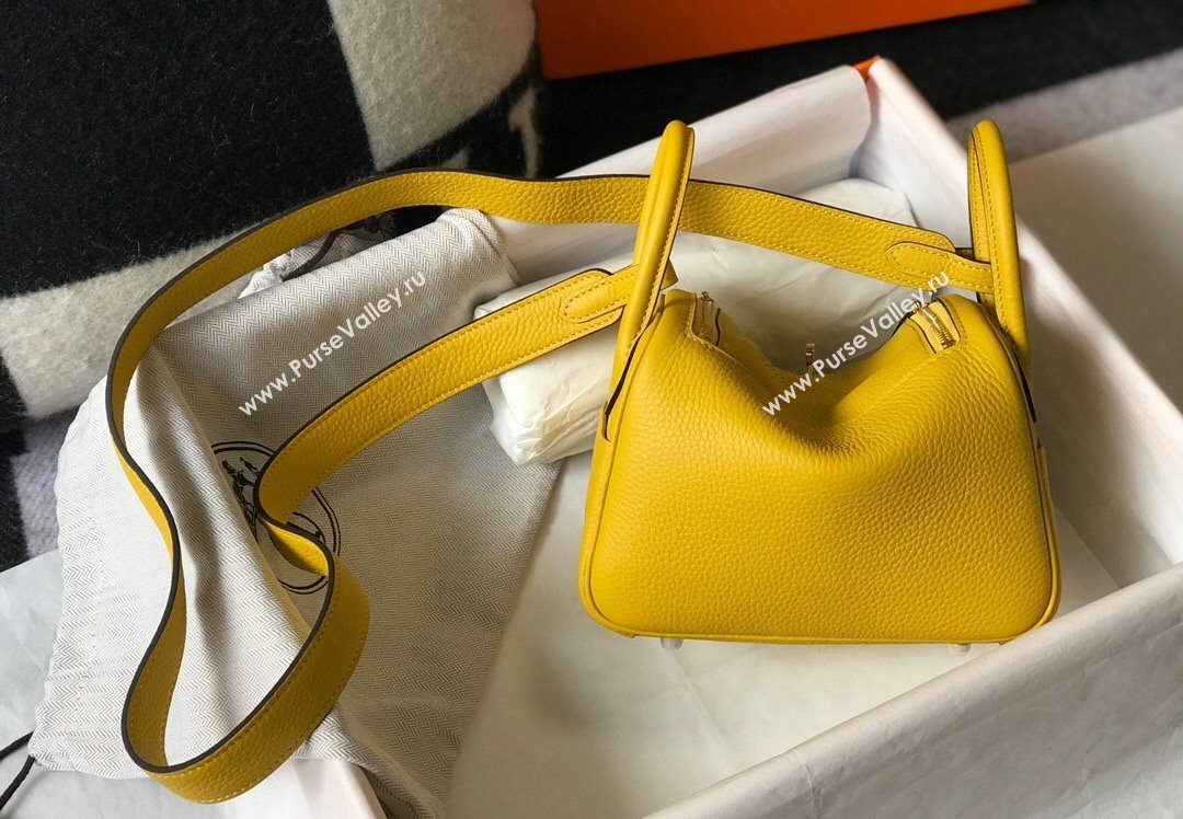 Hermes Lindy Mini Bag 19cm in Grainy Calfskin Amber Yellow 2023 (FL-230908015)