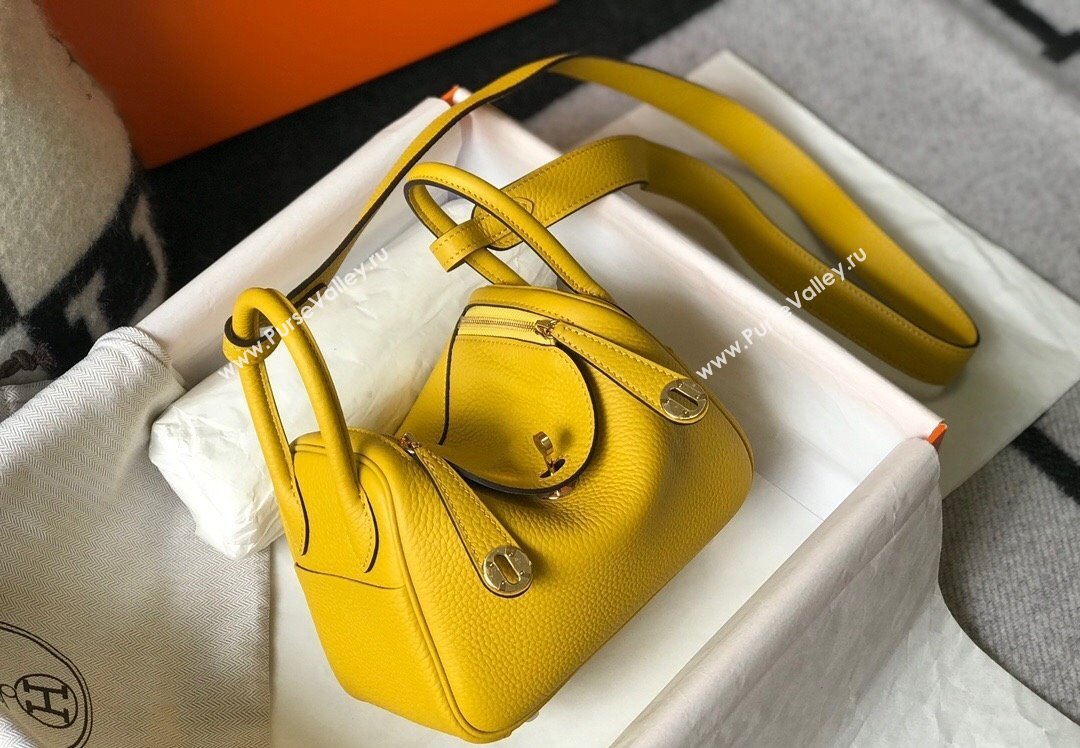 Hermes Lindy Mini Bag 19cm in Grainy Calfskin Amber Yellow 2023 (FL-230908015)