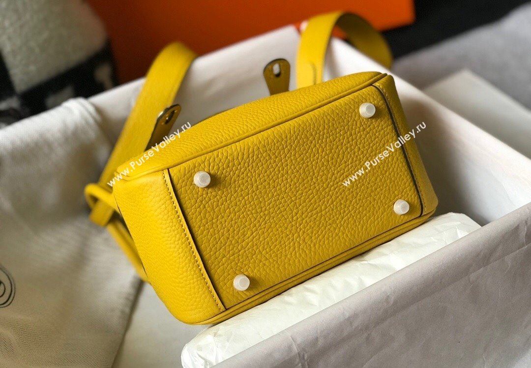 Hermes Lindy Mini Bag 19cm in Grainy Calfskin Amber Yellow 2023 (FL-230908015)