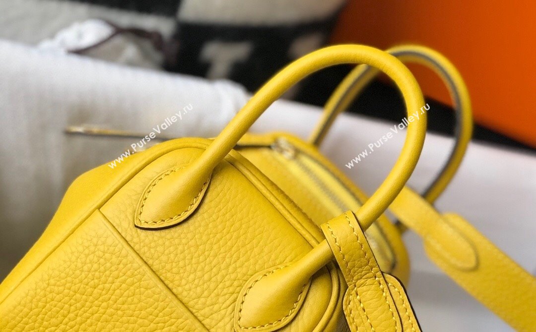 Hermes Lindy Mini Bag 19cm in Grainy Calfskin Amber Yellow 2023 (FL-230908015)