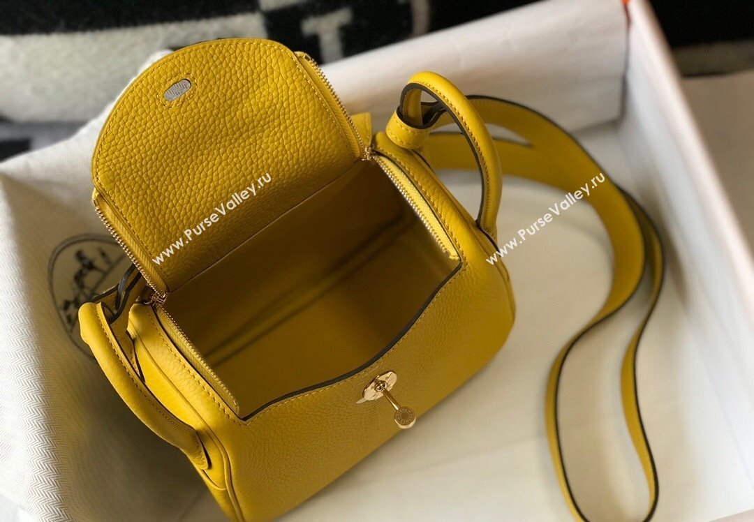 Hermes Lindy Mini Bag 19cm in Grainy Calfskin Amber Yellow 2023 (FL-230908015)