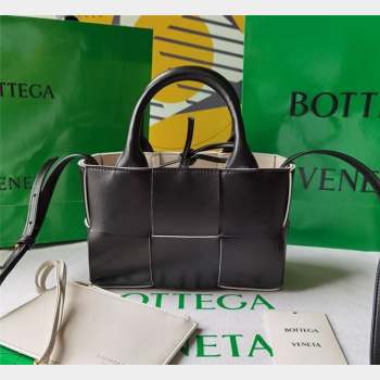 Bottega Veneta Candy Arco Tote Bag in Intreccio Lambskin Black/White 2023 729029 (MS-231023099)