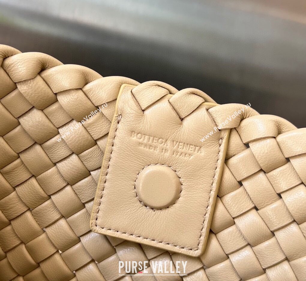 Bottega Veneta Small Clicker Shoulder Bag in Padded Intreccio Leather Porridge Beige 2023 730968 (WT-231023107)