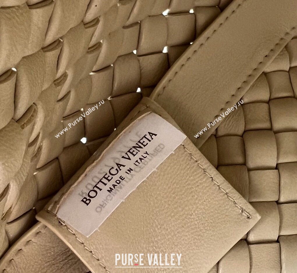 Bottega Veneta Small Clicker Shoulder Bag in Padded Intreccio Leather Porridge Beige 2023 730968 (WT-231023107)