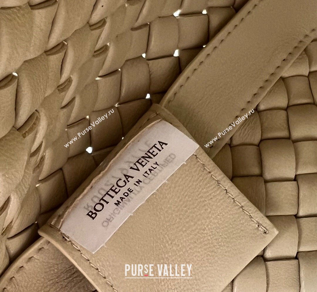 Bottega Veneta Medium Clicker Shoulder Bag in Padded Intreccio Leather Porridge Beige 2023 730969 (WT-231023110)