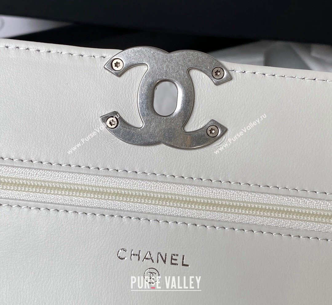 Chanel 19 Shiny Lambskin Wallet on Chain WOC AP3267 White Silver 2023 (yezi-231020006)