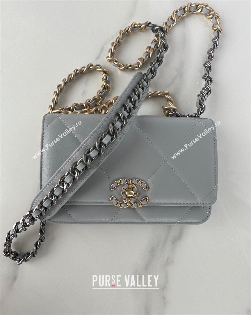 Chanel 19 Shiny Lambskin Wallet on Chain WOC AP3267 Grey 2023 (yezi-231020011)