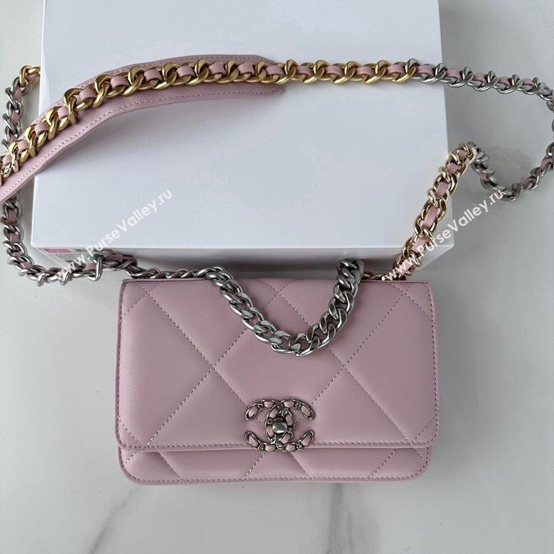 Chanel 19 Shiny Lambskin Wallet on Chain WOC AP3267 Light Pink 2023 (yezi-231020012)