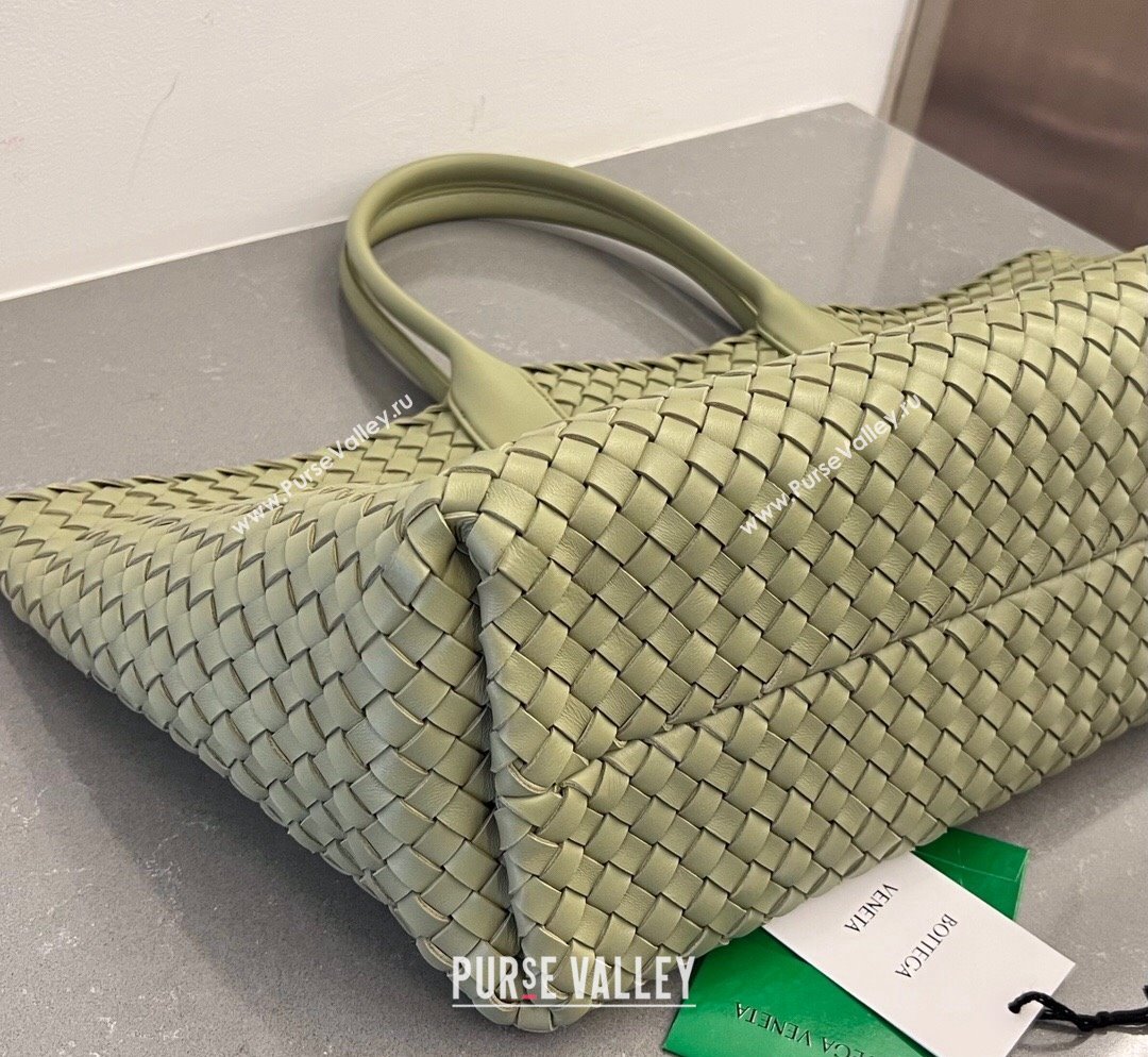 Bottega Veneta Large Cabat Tote Bag in Intreccio Leather Travetine Green 2023 608811 (WT-231023077)