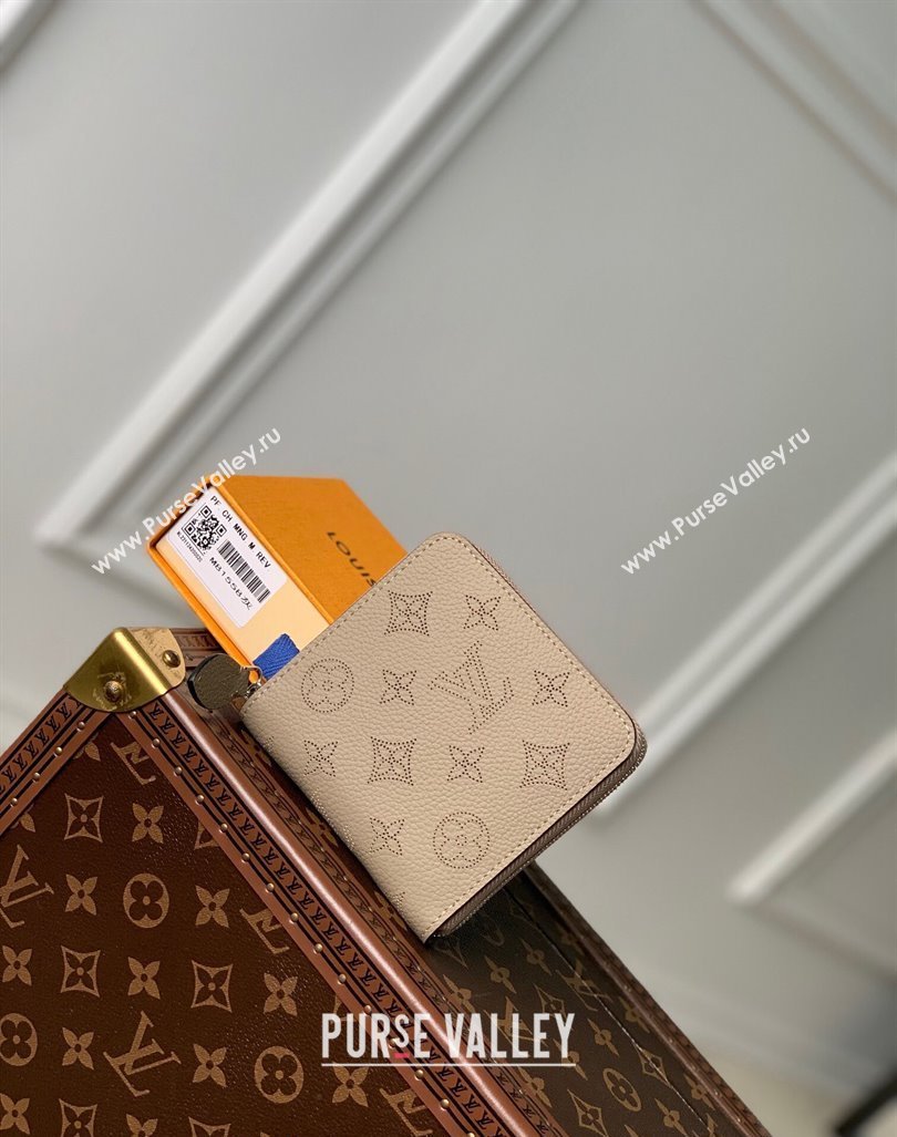 Louis Vuitton Zippy Compact Wallet in Mahina Perforated Leather M81558 Galet Beige 2023 (KI-231031026)