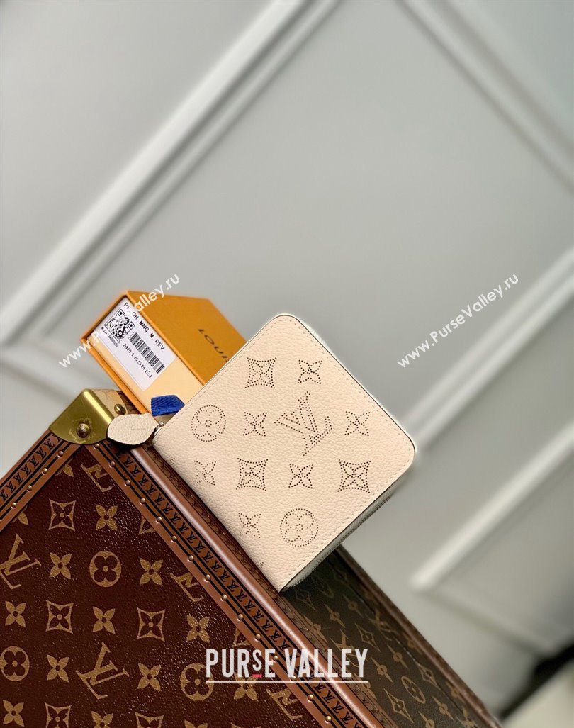 Louis Vuitton Zippy Compact Wallet in Mahina Perforated Leather M81558 Cream White 2023 (KI-231031028)