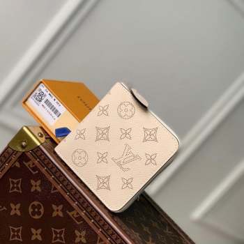 Louis Vuitton Zippy Compact Wallet in Mahina Perforated Leather M81558 Cream White 2023 (KI-231031028)