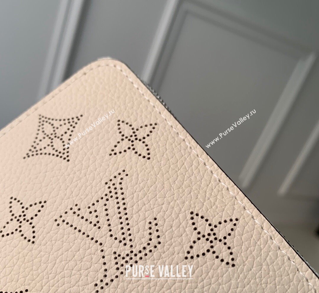 Louis Vuitton Zippy Compact Wallet in Mahina Perforated Leather M81558 Cream White 2023 (KI-231031028)