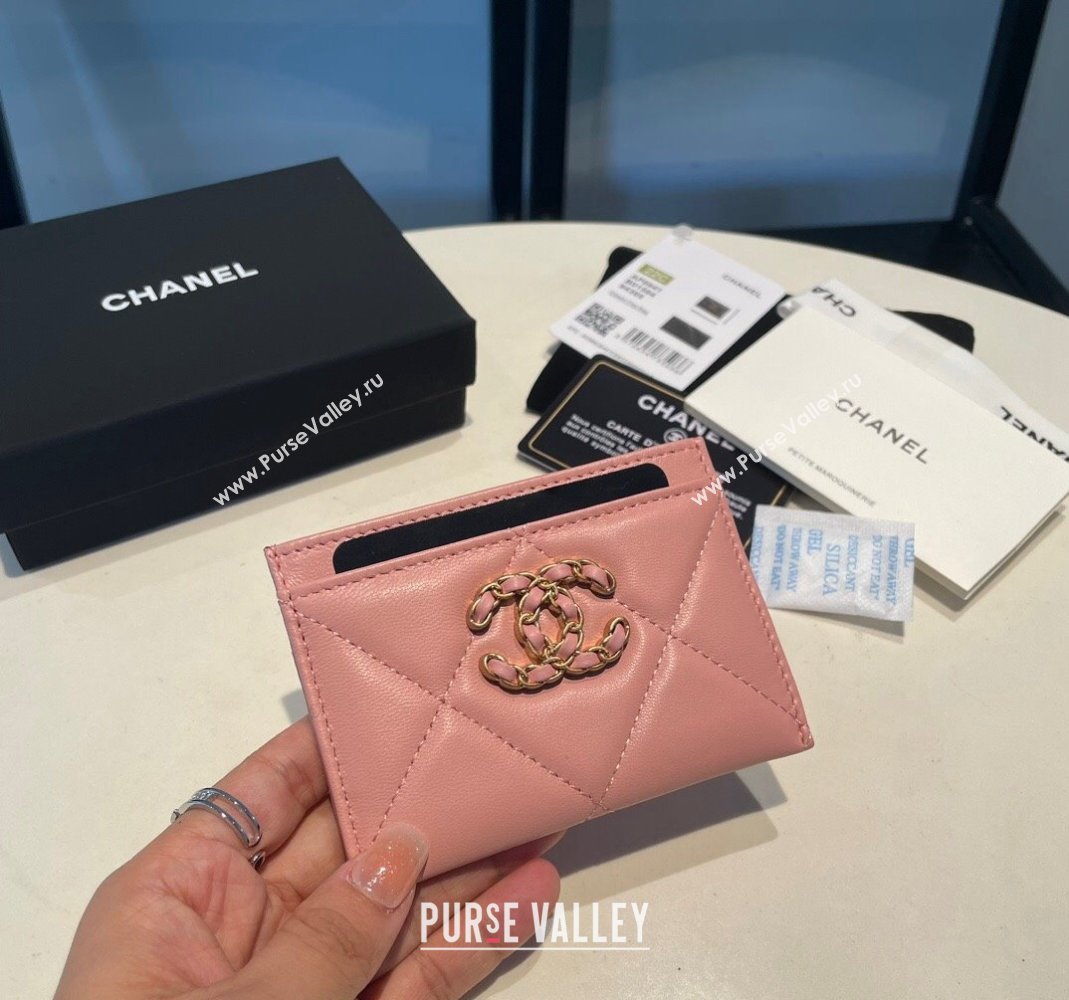 Chanel 19 Shiny Lambskin Card Holder Light Pink 2023 AP0941 (yezi-231111028)