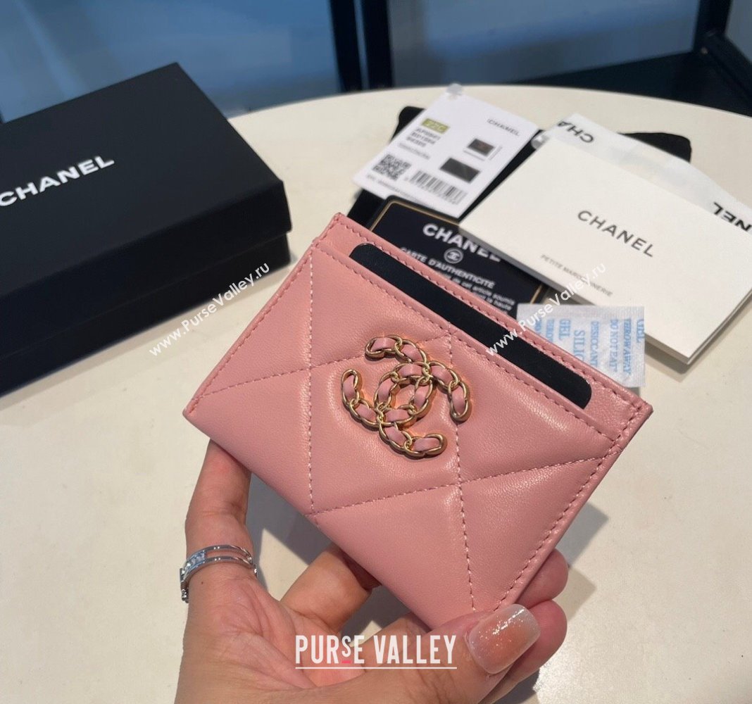 Chanel 19 Shiny Lambskin Card Holder Light Pink 2023 AP0941 (yezi-231111028)