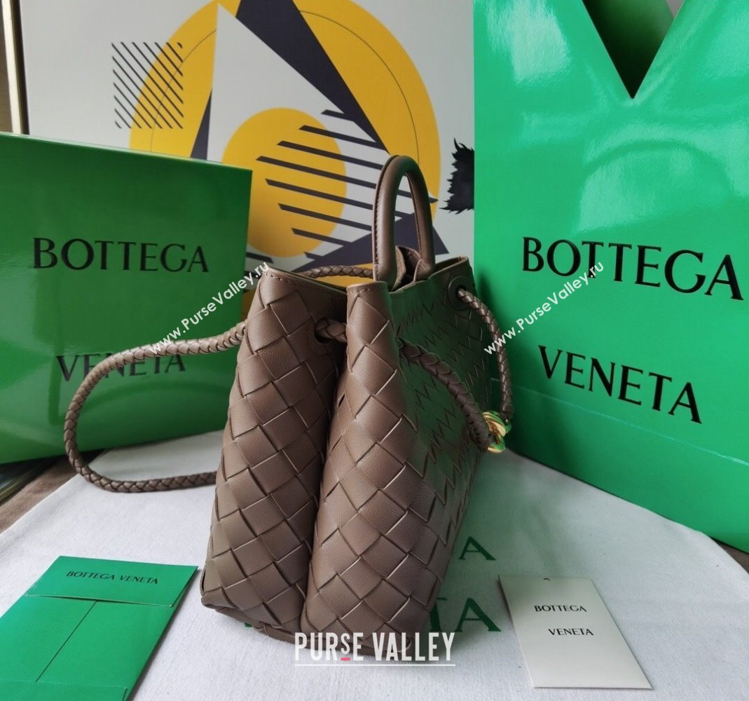 Bottega Veneta Small East/West Andiamo Top Handle Bag in Intrecciato Leather 754990 Taupe Grey2023 (WT-231130039)