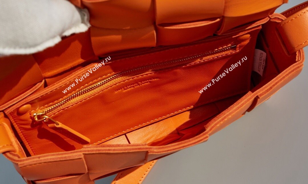 Bottega Veneta Cassette Crossbody Bag in Intrecciato Leather Orange 2023 578004 (MS-231130048)