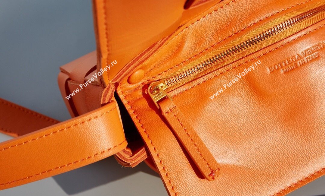 Bottega Veneta Cassette Crossbody Bag in Intrecciato Leather Orange 2023 578004 (MS-231130048)