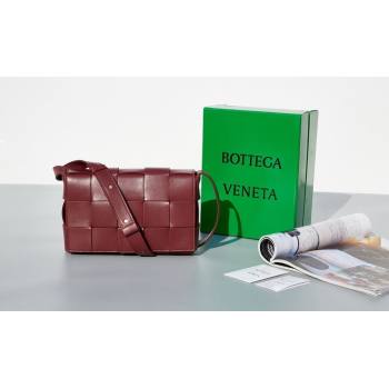 Bottega Veneta Cassette Crossbody Bag in Intrecciato Leather Burgundy 2023 578004 (MS-231130049)