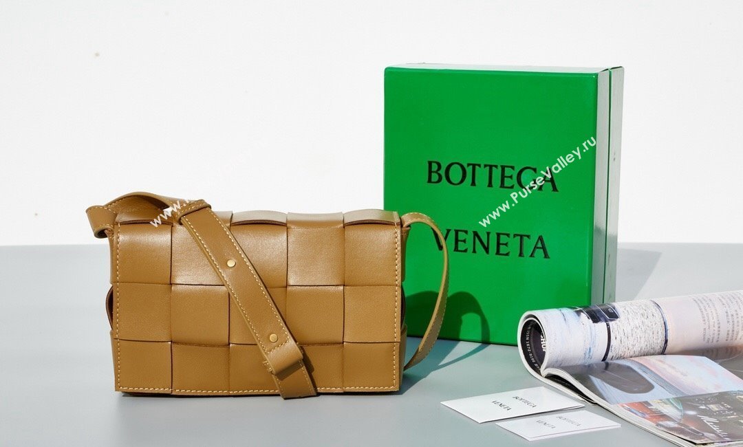 Bottega Veneta Cassette Crossbody Bag in Intrecciato Leather Light Brown 2023 578004 (MS-231130053)