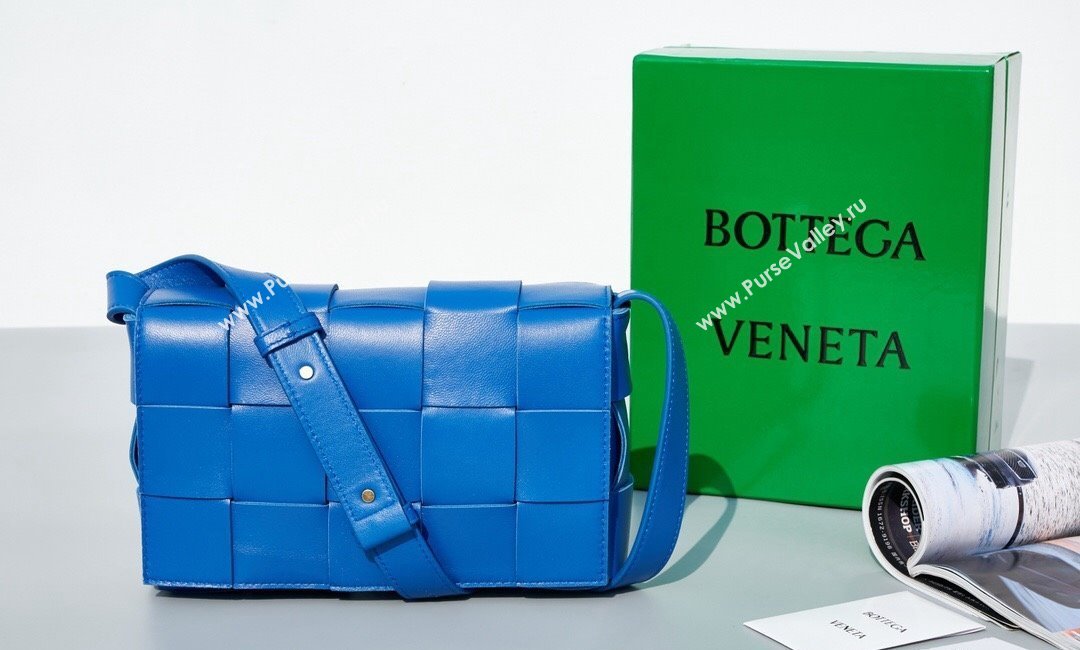 Bottega Veneta Cassette Crossbody Bag in Intrecciato Leather Blue 14 2023 578004 (MS-231130056)