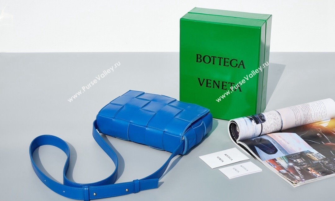 Bottega Veneta Cassette Crossbody Bag in Intrecciato Leather Blue 14 2023 578004 (MS-231130056)