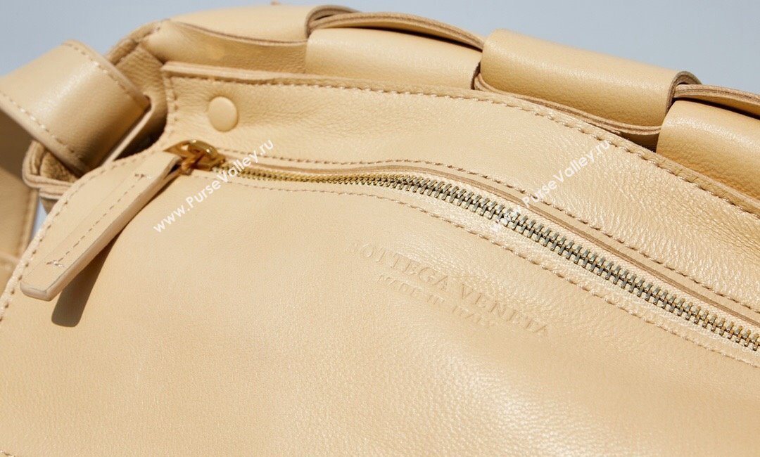 Bottega Veneta Cassette Crossbody Bag in Intrecciato Leather Beige 15 2023 578004 (MS-231130057)