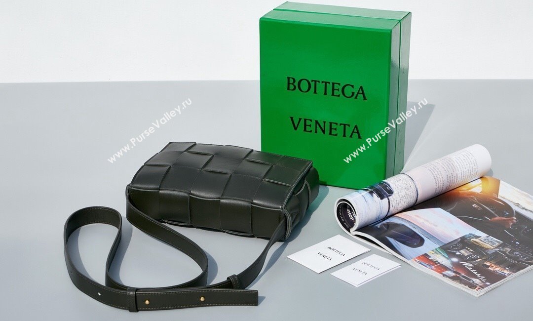 Bottega Veneta Cassette Crossbody Bag in Intrecciato Leather Black 2023 578004 (MS-231130058)