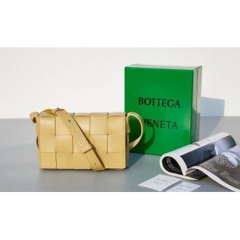 Bottega Veneta Cassette Crossbody Bag in Intrecciato Leather Beige Yellow 2023 578004 (MS-231130059)