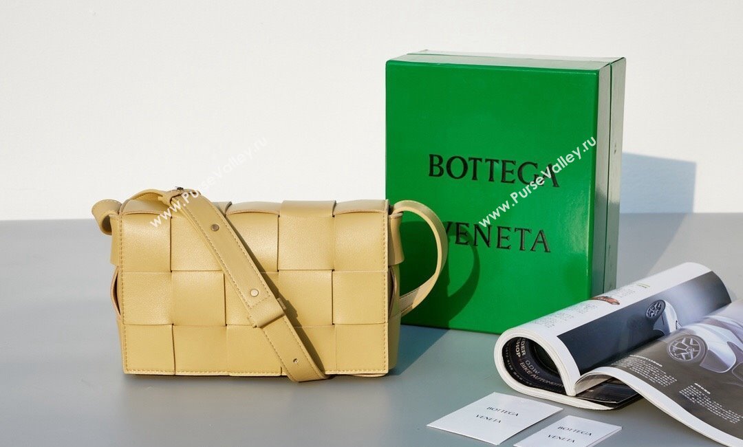 Bottega Veneta Cassette Crossbody Bag in Intrecciato Leather Beige Yellow 2023 578004 (MS-231130059)