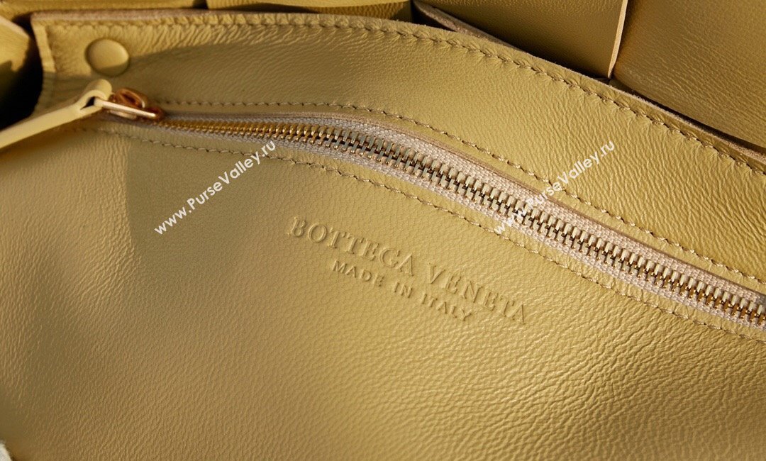 Bottega Veneta Cassette Crossbody Bag in Intrecciato Leather Beige Yellow 2023 578004 (MS-231130059)