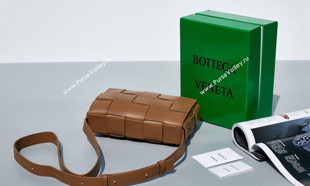 Bottega Veneta Cassette Crossbody Bag in Intrecciato Leather Brown 18 2023 578004 (MS-231130060)