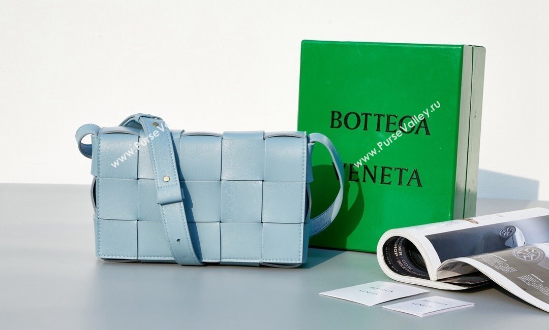 Bottega Veneta Cassette Crossbody Bag in Intrecciato Leather Light Blue 2023 578004 (MS-231130061)