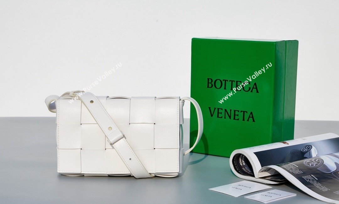 Bottega Veneta Cassette Crossbody Bag in Intrecciato Leather White 2023 578004 (MS-231130064)