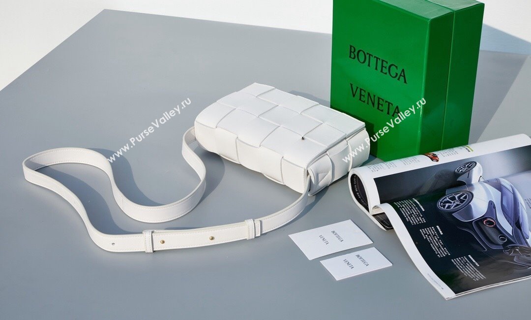 Bottega Veneta Cassette Crossbody Bag in Intrecciato Leather White 2023 578004 (MS-231130064)