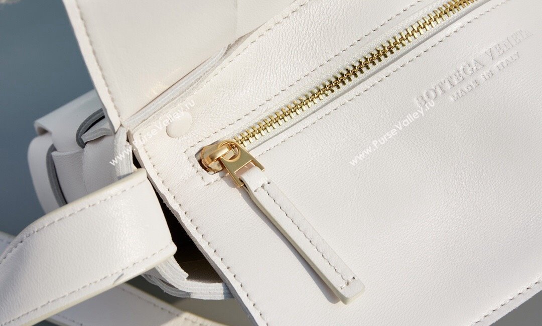 Bottega Veneta Cassette Crossbody Bag in Intrecciato Leather White 2023 578004 (MS-231130064)