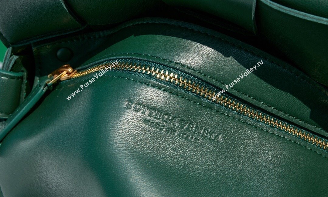 Bottega Veneta Cassette Crossbody Bag in Intrecciato Leather Raintree Green 2023 578004 (MS-231130065)