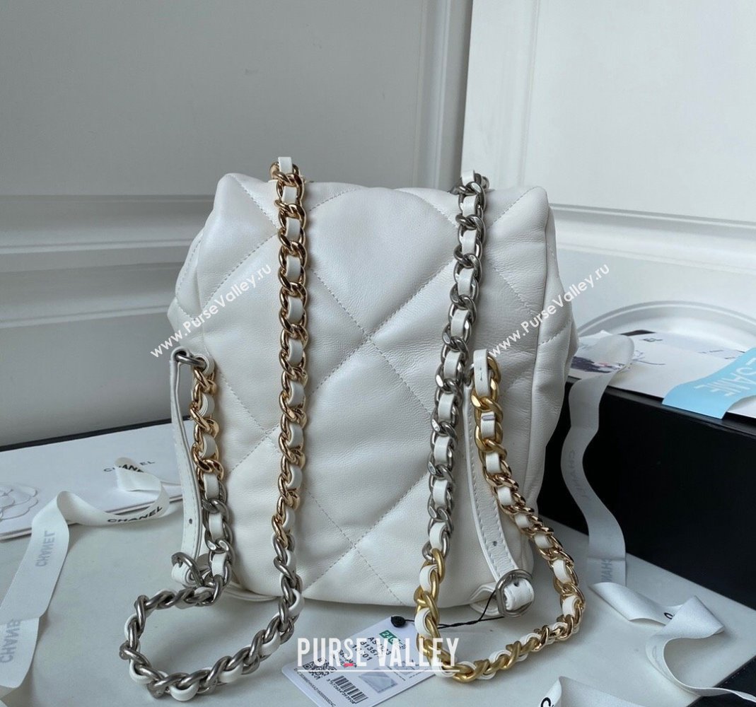 Chanel 19 Backpack in Quilted Goatskin AS4223 White/Silver 2023 (yezi-231127037)