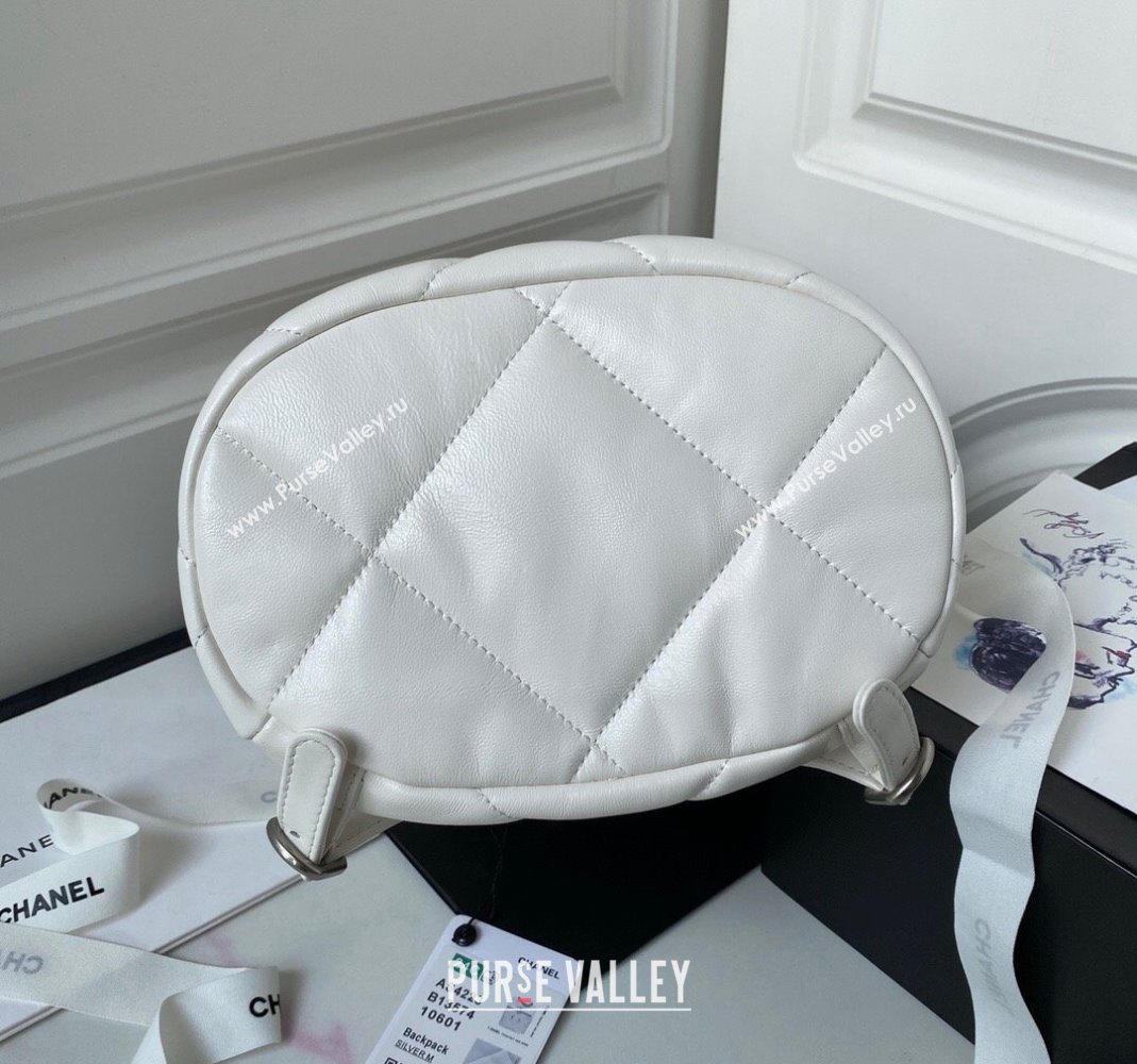 Chanel 19 Backpack in Quilted Goatskin AS4223 White/Silver 2023 (yezi-231127037)