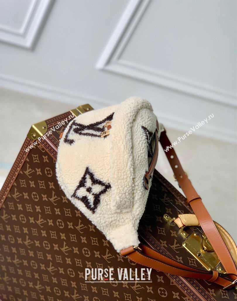 Louis Vuitton Shearling Bumbag M23715 White/Brown 2023 For LV Ski (KI-231128003)