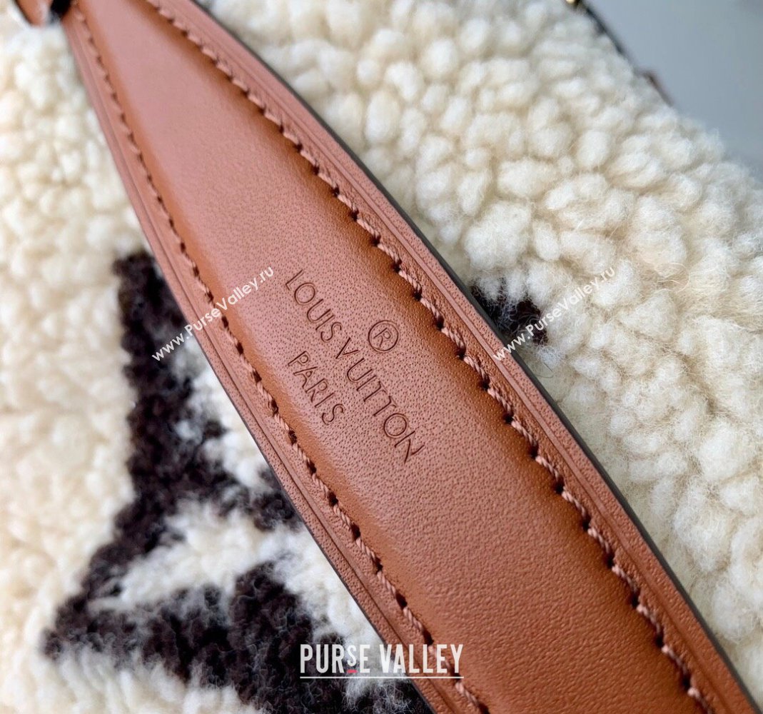 Louis Vuitton Shearling Bumbag M23715 White/Brown 2023 For LV Ski (KI-231128003)