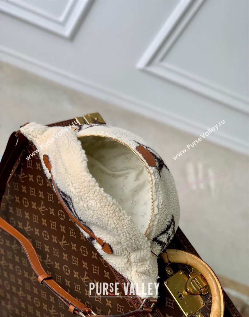 Louis Vuitton Shearling Bumbag M23715 White/Brown 2023 For LV Ski (KI-231128003)