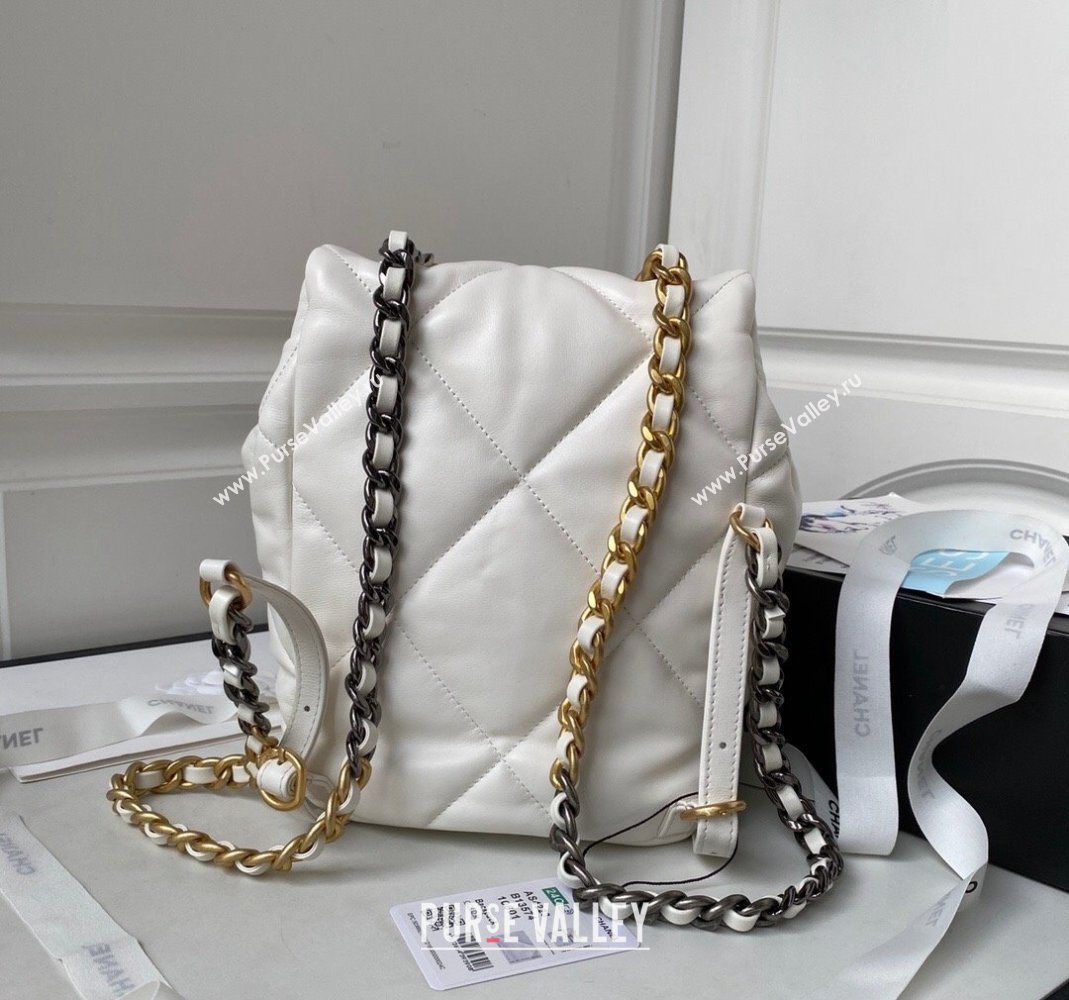 Chanel 19 Backpack in Quilted Goatskin AS4223 White/Gold 2023 (yezi-231127039)